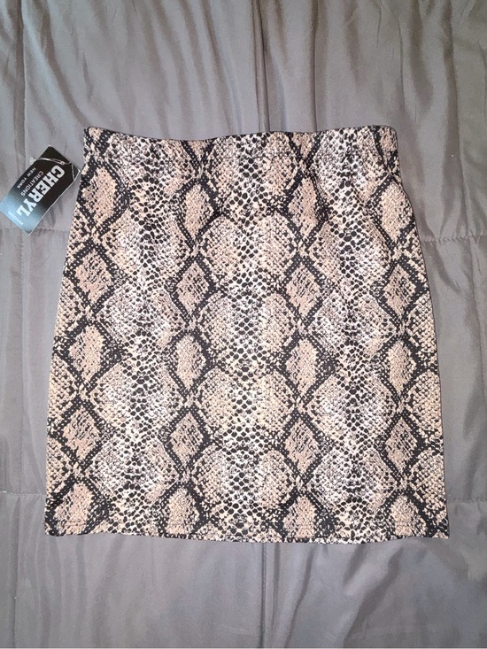 Cheryl Creations Dresses & Skirts - Cheryl Creations Snakeskin Mini Skirt Medium NWT Made in USA